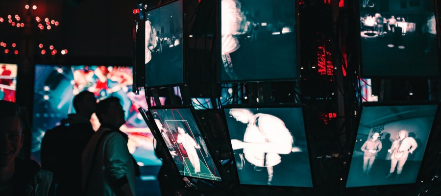 From RNGs to Live Feeds: How Tech Rebuilt the Casino Floor Online