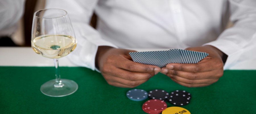 Developing Mental Resilience in Digital Card Rooms